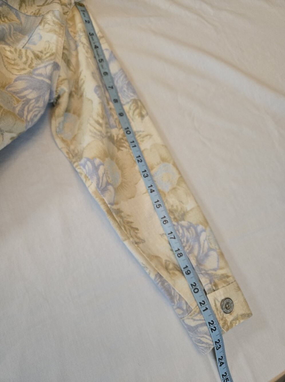 Vintage Bill Blass Floral Button-Front Linen/Cotton Jacket in Light Blue & Cream - Picture 12 of 13